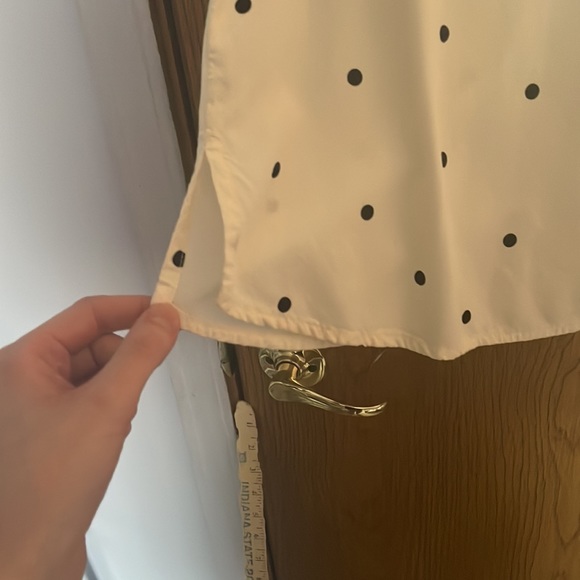 Old navy white and black polka dot button down - Picture 4 of 4